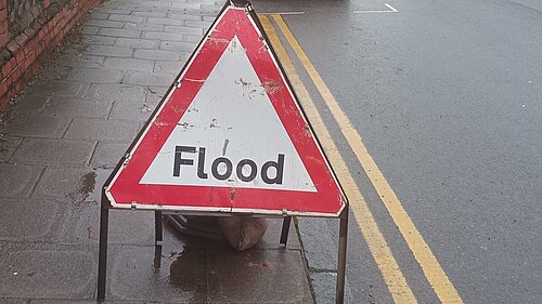 Flood sign on pavement