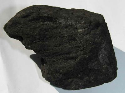 Image courtesy of Luis Miguel Bugallo Sánchez (Lmbuga Commons)(Lmbuga Galipedia)Publicada por/Publish by: Luis Miguel Bugallo Sánchez / CC BY-SA (http://creativecommons.org/licenses/by-sa/3.0/) Lump of coal