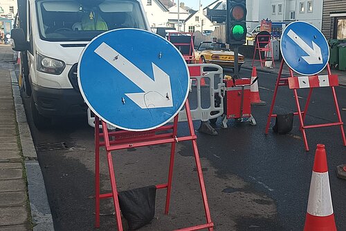 Road works with traffic lights and keep right signs